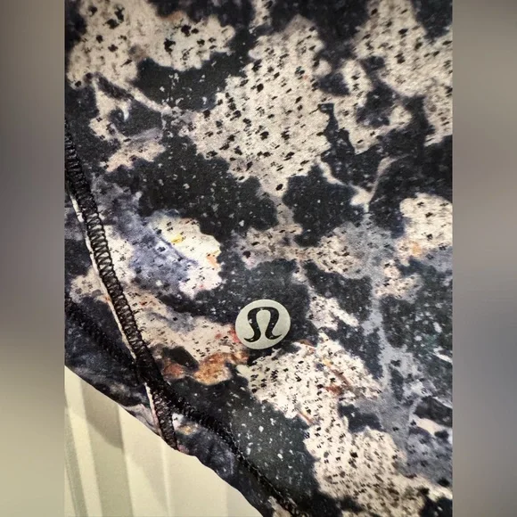 Lululemon Sculpt Tank II in Spring Bloom Multi / Black - Picture 4 of 6